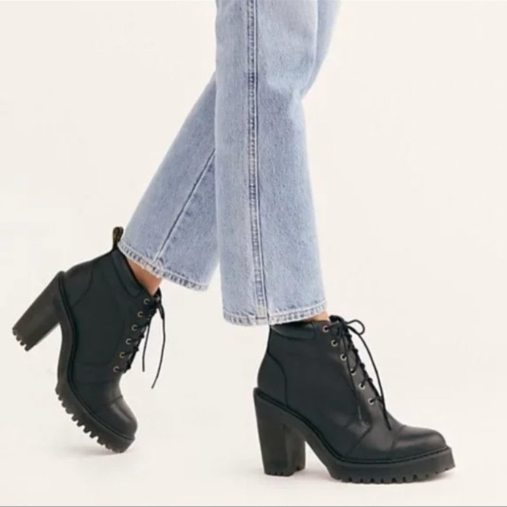 Dr martens averil lug heeled boot.